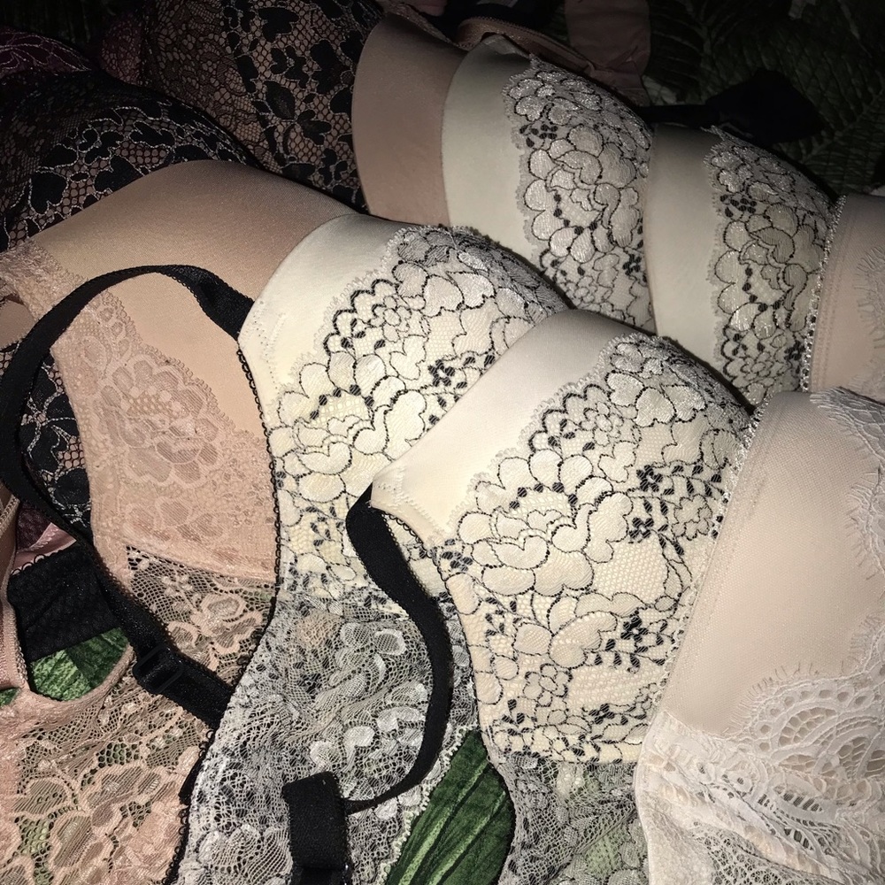 EUC Lot of 34DDD and 36DD VS bras